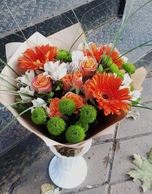Букет цветов из: Герберы, Хризантемы, Альстромерии и Розы в Новорайчихинске