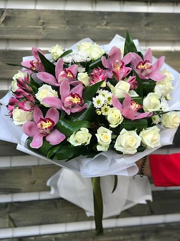 Букет цветов из: Розы и Хризантемы в Новорайчихинске