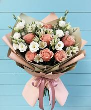 Букет цветов из:  Розы, Альстромерии и Лизиантусы в Новорайчихинске