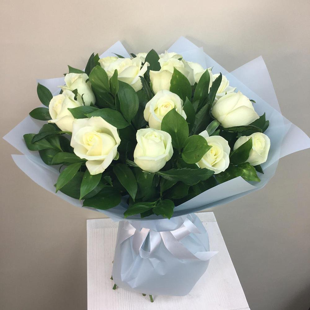 Букет 15 Белых роз Проуд в Новорайчихинске