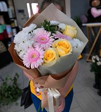 Букет цветов из:  Герберы, Розы и Хризантемы в Новорайчихинске