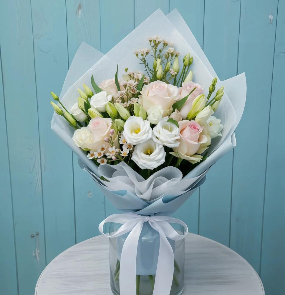 Букет цветов из: Розы и Лизиантусы в Новорайчихинске