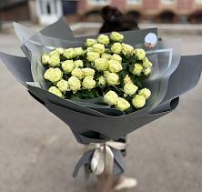 Букет Белые кустовые розы Солинеро в Новорайчихинске
