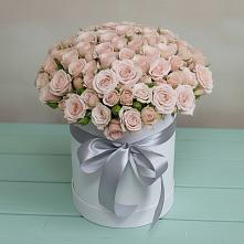 Цветочная композиция из Розы в шляпной коробке в Новорайчихинске