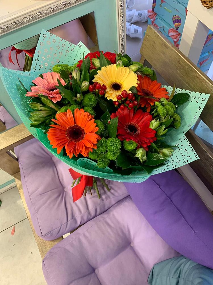 Букет цветов из: Герберы, Хризантемы и Альстромерии в Новорайчихинске