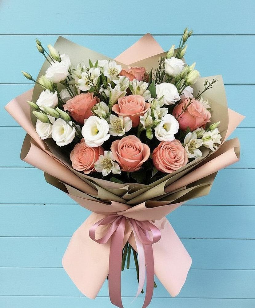 Букет цветов из: Розы, Альстромерии и Лизиантусы в Новорайчихинске