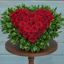 Цветочная композиция из Розы в виде сердца в Новорайчихинске