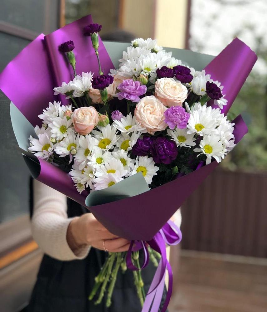 Букет цветов из: Хризантемы, Гвоздики и Розы в Новорайчихинске