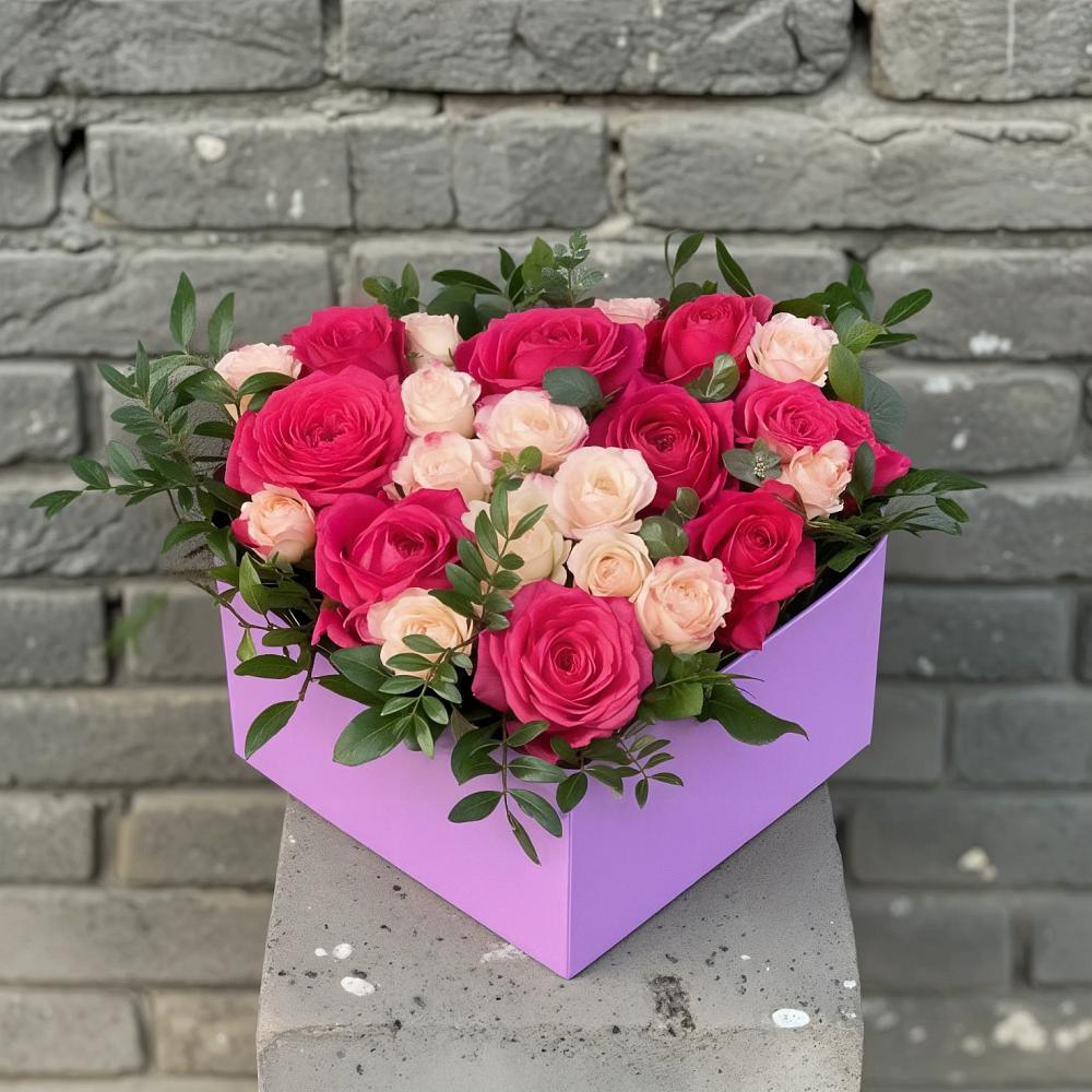 Цветочная композиция из Розы в коробке в Новорайчихинске
