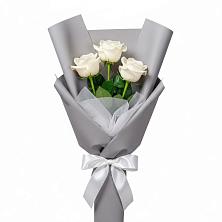 Букет 3 белые розы в Новорайчихинске