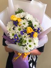 Букет цветов из:  Ирисы, Хризантемы и Розы #REPLACE_PRED# Новорайчихинске