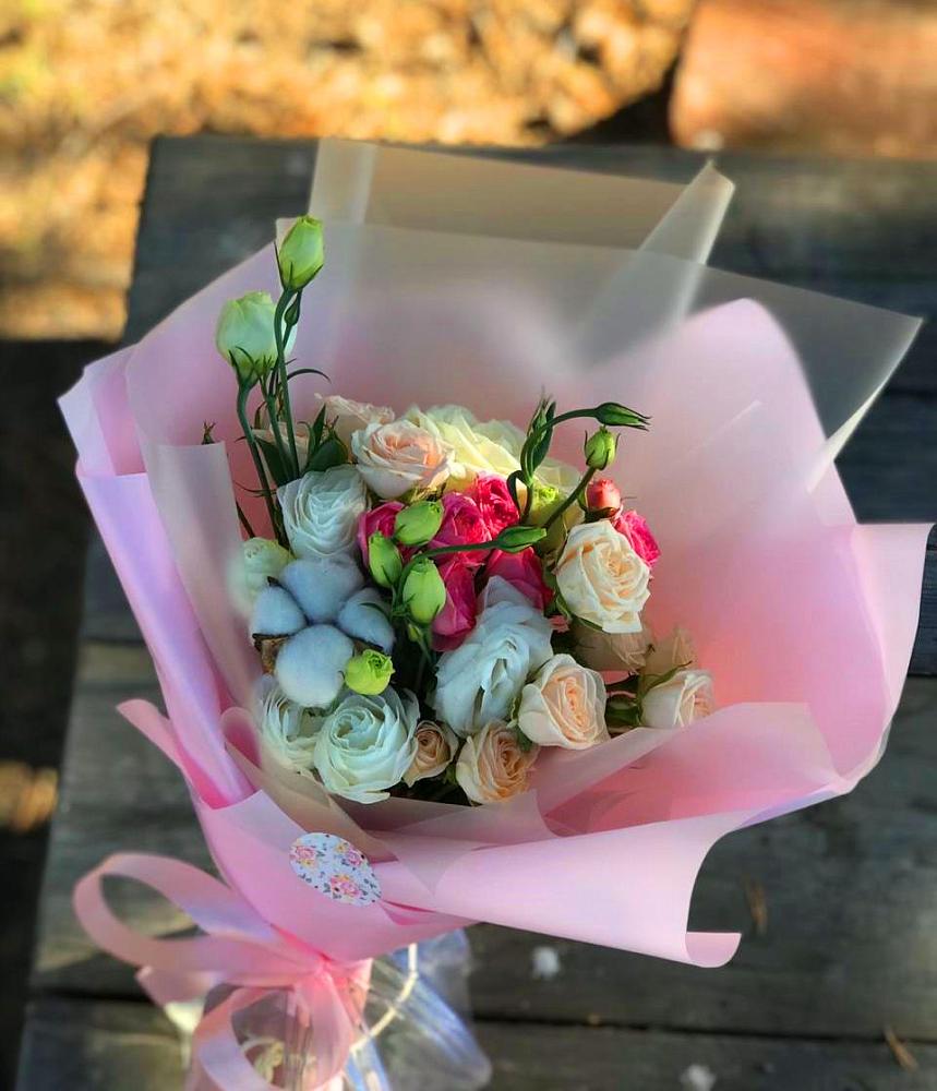 Букет цветов из: Розы и Лизиантусы в Новорайчихинске