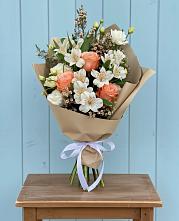 Букет цветов из:  Альстромерии, Лизиантусы, Розы и Хризантемы #REPLACE_PRED# Новорайчихинске