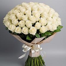 Букет 101 беля роза Белоснежка в Новорайчихинске