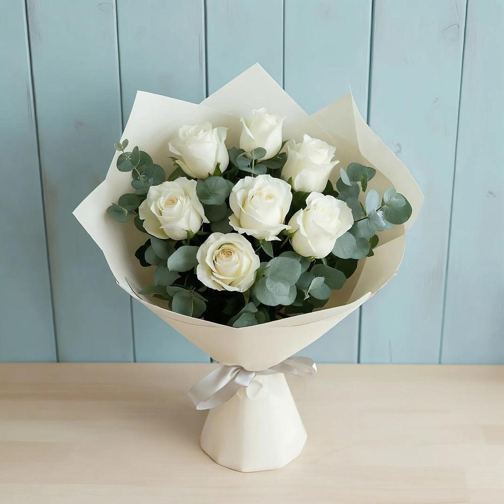 Букет Белые розы в Эвкалипте в Новорайчихинске