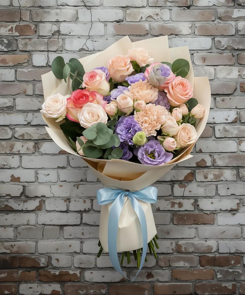 Букет цветов из: Розы, Лизиантусы и Гвоздики в Новорайчихинске