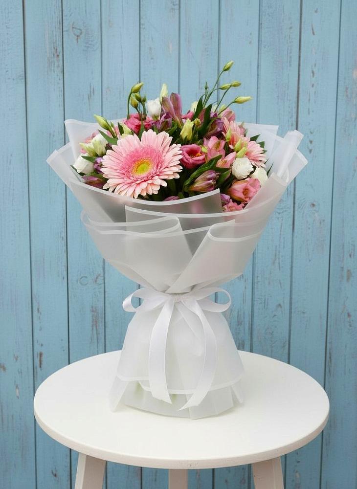 Букет цветов из: Герберы, Альстромерии и Лизиантусы в Новорайчихинске