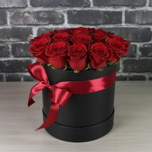 Цветочная композиция из Розы в шляпной коробке в Новорайчихинске