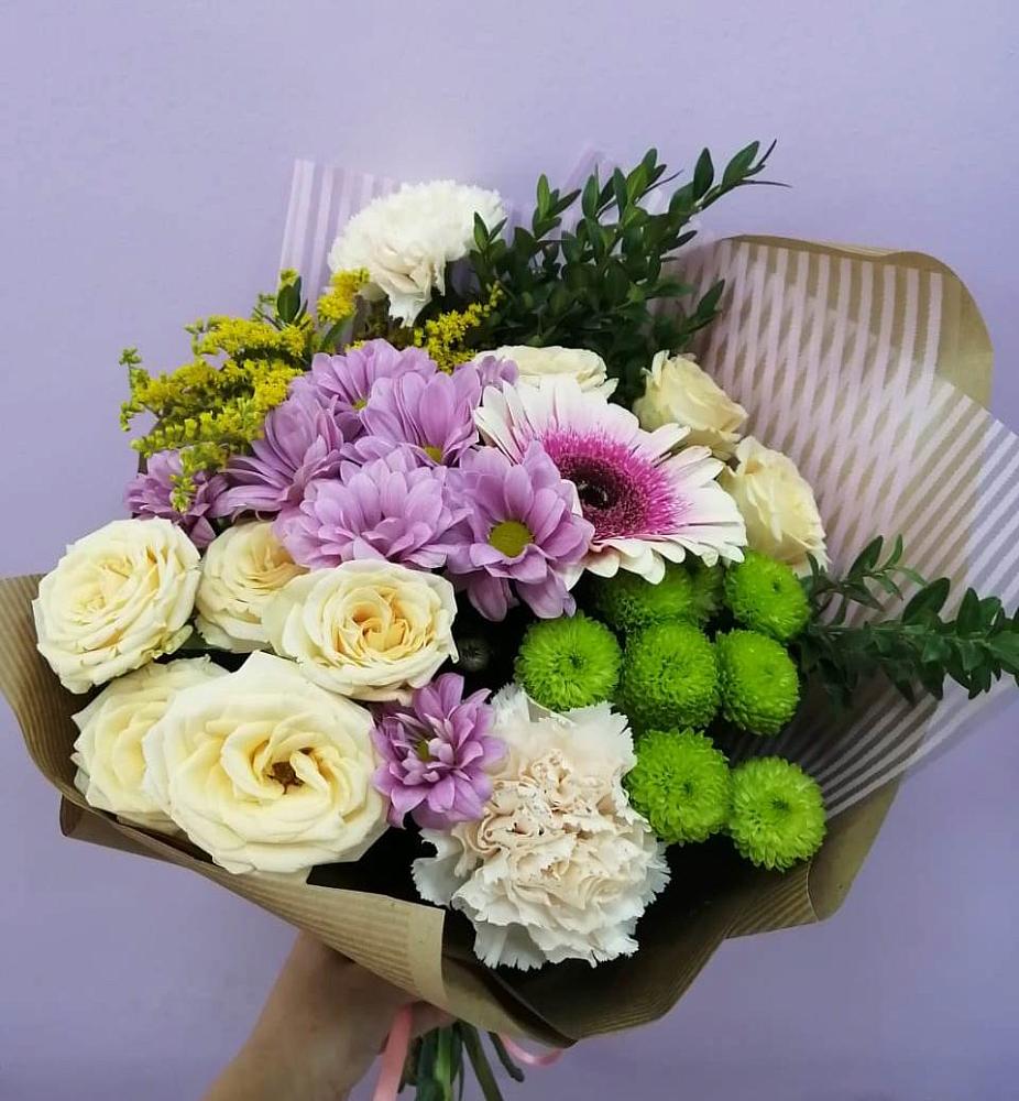 Букет цветов из: Хризантемы, Розы, Гвоздики и Герберы в Новорайчихинске