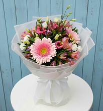Букет цветов из:  Герберы, Альстромерии и Лизиантусы в Новорайчихинске