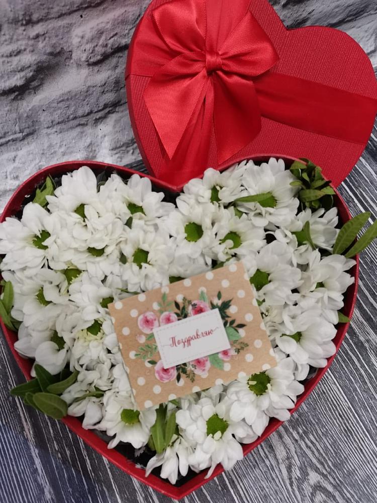 Цветочная композиция из Хризантемы в виде сердца в Новорайчихинске