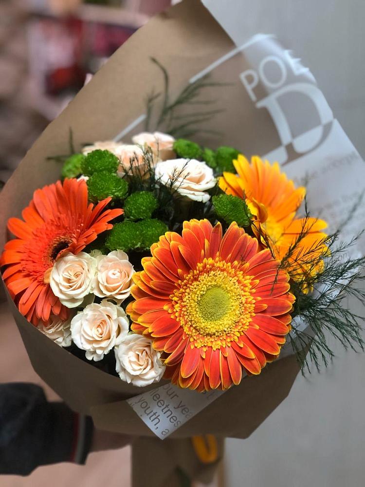Букет цветов из: Герберы, Хризантемы и Розы в Новорайчихинске