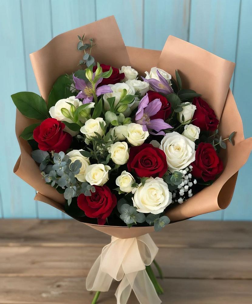 Букет цветов из: Розы и Альстромерии в Новорайчихинске