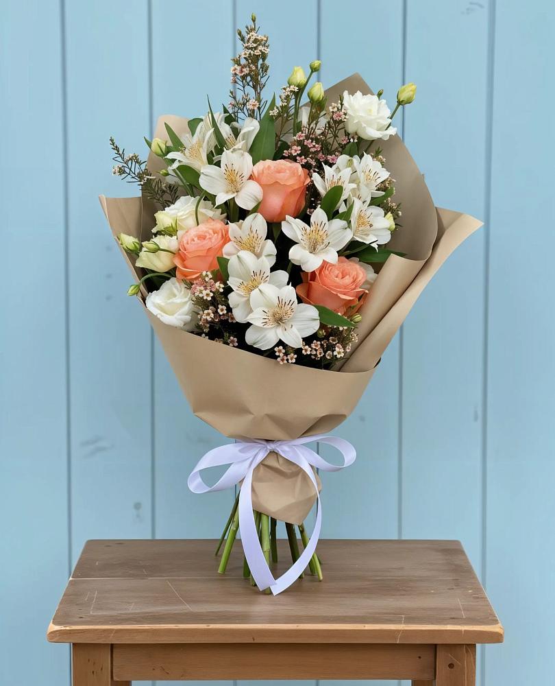 Букет цветов из: Альстромерии, Лизиантусы, Розы и Хризантемы в Новорайчихинске