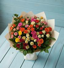 Букет Микс из разноцветных кустовых роз в Новорайчихинске