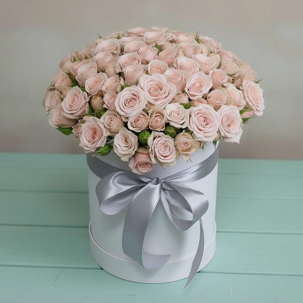 Цветочная композиция из Розы в шляпной коробке в Новорайчихинске